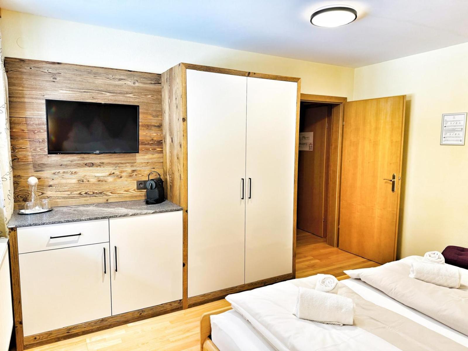 オーバータウエルン Hubertus Alpine Livingアパートホテル エクステリア 写真